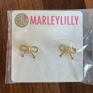 Adorable dainty bow earrings